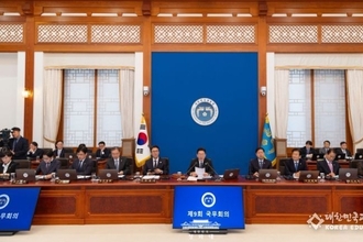 President Lee Jae-myung: "Price stabilization is urgent... Actively developing and implementing policies to ease the burden on people's livelihoods."