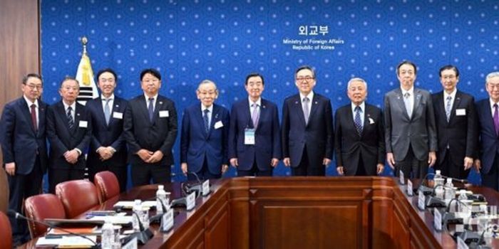 Minister Cho Tae-yeol of Foreign Affairs meets with a delegation from the Japan-Korea Economic Association